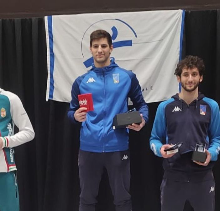 Simone Mecarelli sul gradino più alto