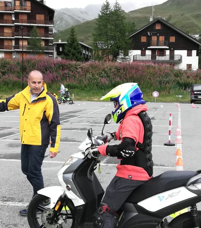 Moto: ai piedi del Cervino una giornata di scuola per la sicurezza in sella