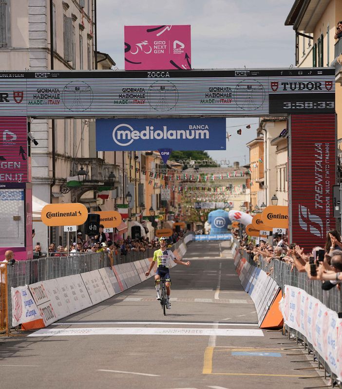 HUUB ARTZ VINCE LA SETTIMA TAPPA DEL GIRO NEXT GEN JARNO WIDAR RIMANE IN MAGLIA ROSA