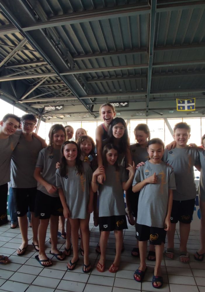 Da sn: Alexis Ghignone, Jacquy Péaquin, Sophie Recaldini, Siria Valenti, Rebecca Crespi, Giorgia Albace, Greta Vicentini, Alice Padalino, Matilde Camarda, Emma Morsetti, Mia She Juan Bianchi, Giada Griso, Leonardo Agrimonti, Leonardo Xhaferi e Yari Nazario Rossan