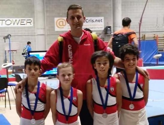 Gli allievi Riccardo Durello, Devis Massari, Kien Fogliadini e Gabriel Fuccio con l’istruttore Andrea Dondeynaz