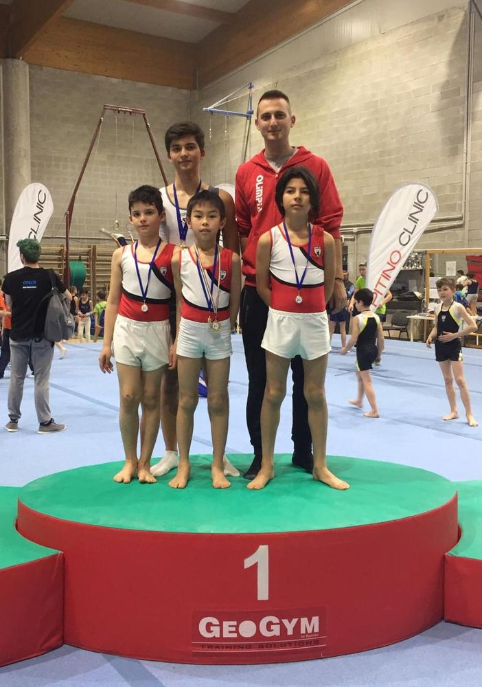 Gabriel Fuccio, Alessandro Ledda, Kien Fogliadini e Diego Bonfanti con il tecnico Andrea Dondeynaz