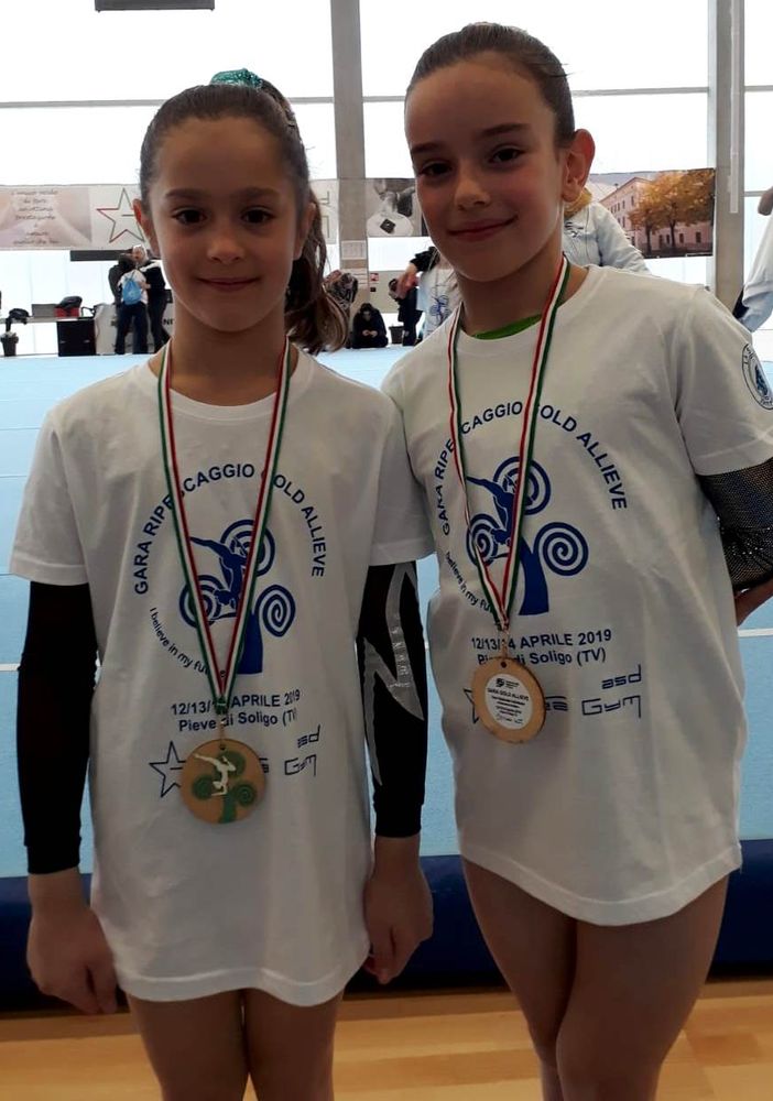 Vittoria Ramanzin, Beatrice Morra di Cella e Emma Viérin con l’allenatrice Federica Vinante