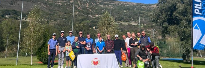 Da sinistra: Federico Subet, Emanuele Giachino, James Paul Woodall, Marinella Bellinvia, Fabio Junod, Emilio Bionaz, Edi Avoyer (vice presidente del circolo), Michelle Avoyer (segretaria del circolo), Davide Vuillermoz (presidente della Pila spa), David Carvallo (direttore del circolo), Domenico Scopacasa, Lauro Bionaz, Elsa Blanc, Massimo Scopacasa (che ha vinto anche lo stagionale a sorteggio), Dario Martignene (vincitore del nearest messo a sorteggio da Fabio Junod), Renè Rosset e Ivo Letey.