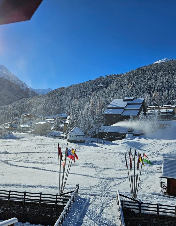 Sci. Gli studenti dell'Istituto Leone XIII di Milano in pista per la Coppa Europa di Santa Caterina Valfurva