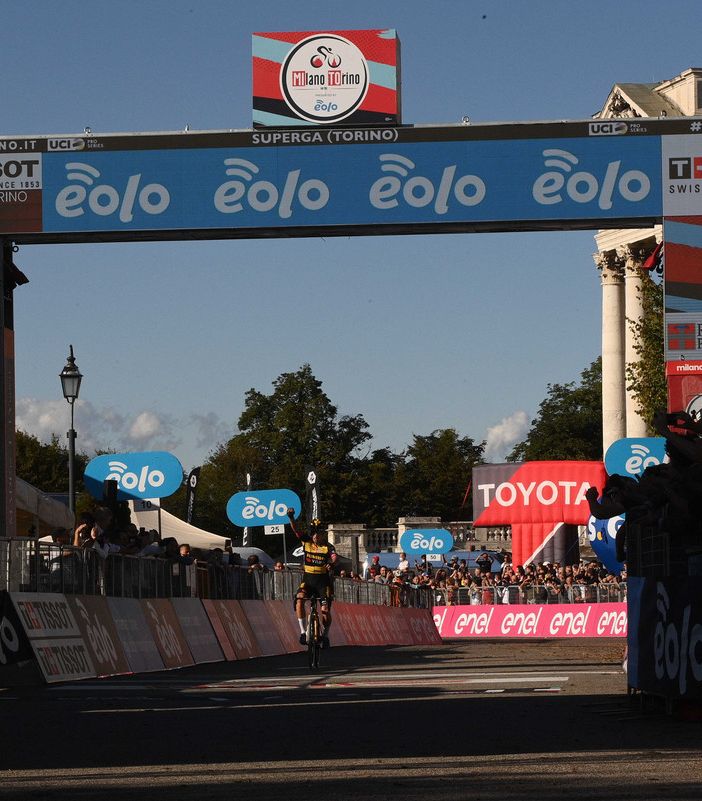 Ciclismo: A Primož Roglic la Milano Torino