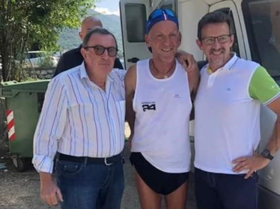 Il presidente del Rotary VdA, Piergiorgio Montanera, a fianco di Fabrizio Amicabile giunto ad Aosta