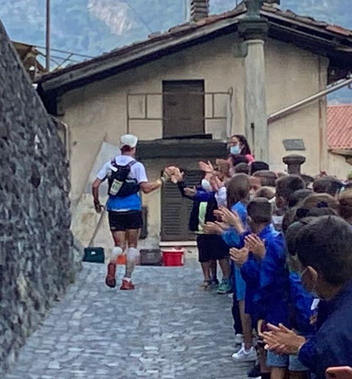 TORX: Jonas Russi festeggiato da bimbi e sindaco a Pont-Saint-Martin