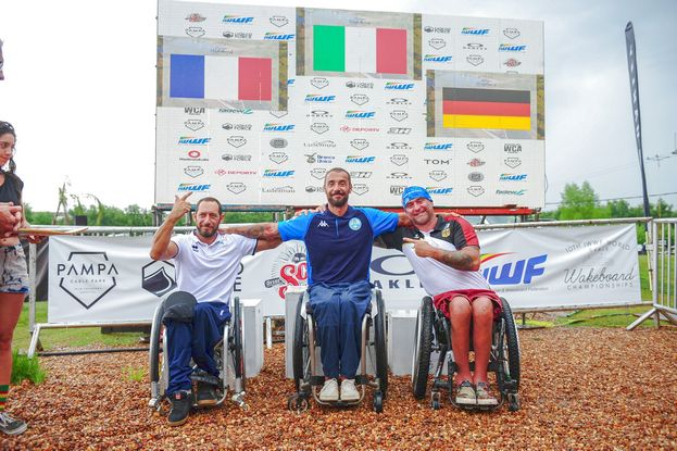 Emanuele Pagnini, medaglia d'oro seated tra Jerome Elbrycht (FRA), argento  e Kevin Lindner (GER) vincitore della medaglia di bronzo e il podio wakeskate open  con Giovanni Arrigoni, medaglia d'argento