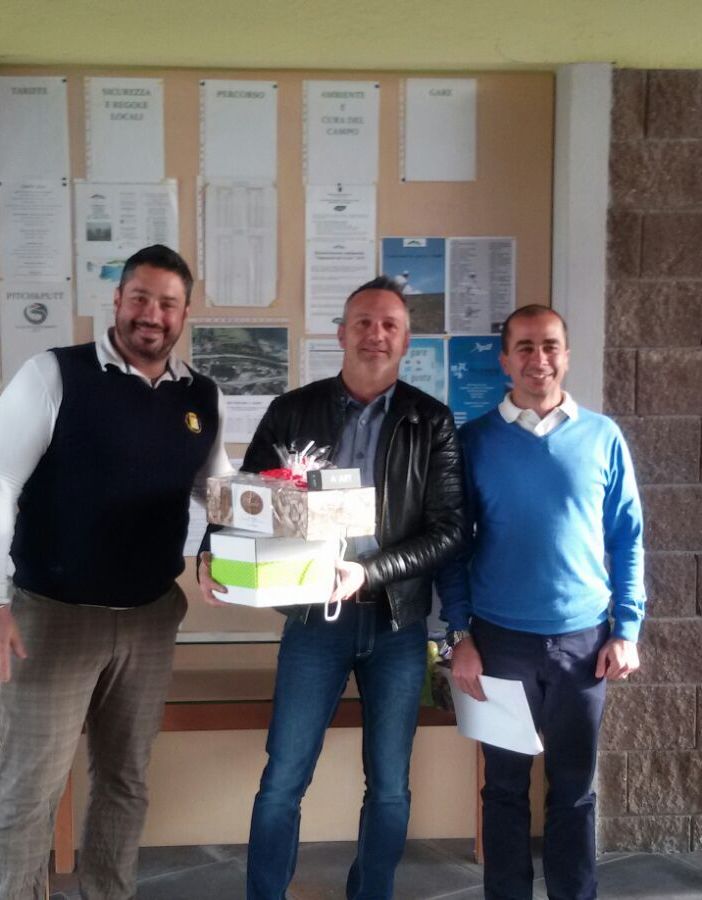 Andrea Ceccon premiato dal Direttore di circolo Alessandro Leonardi e dallo sponsor Bruno Michelon