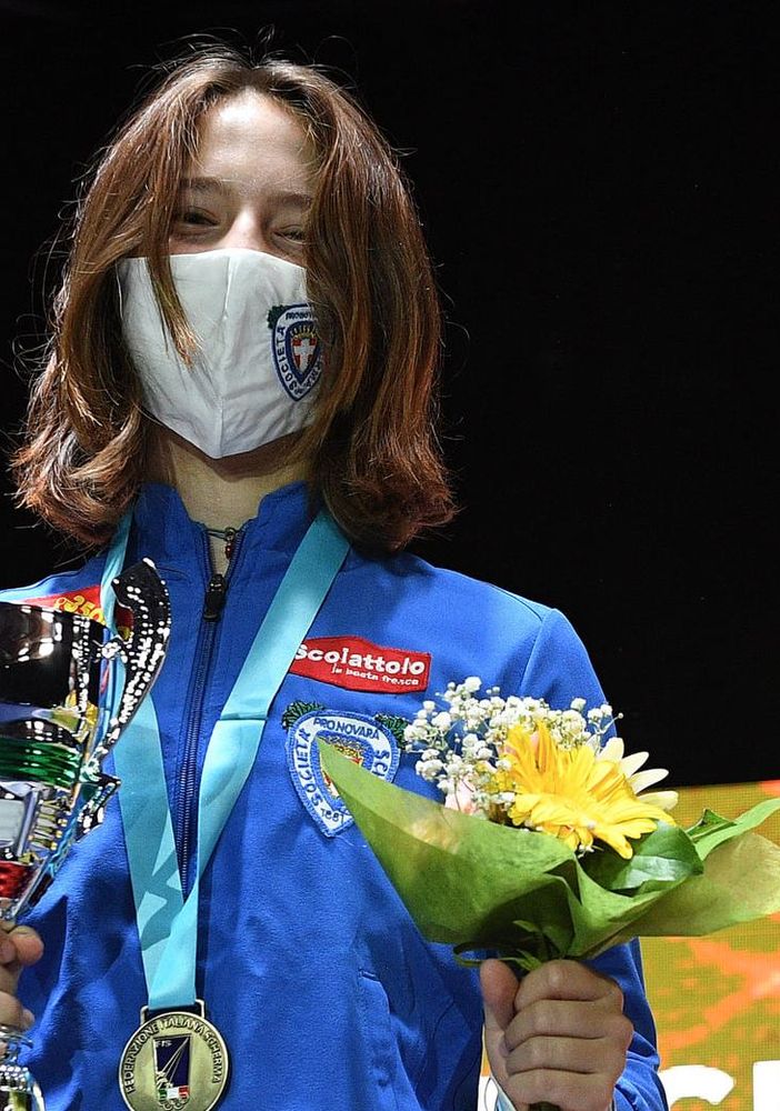 Francesca Aina e nell'articolo il podio delle Giovanissime (foto BIZZI/FEDERSCHERMA)