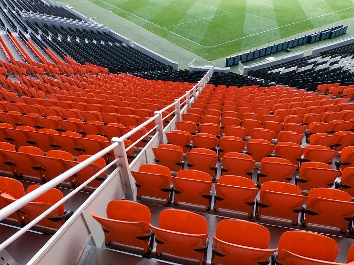 Calcio: Stretta sulle norme anti Covid negli stadi