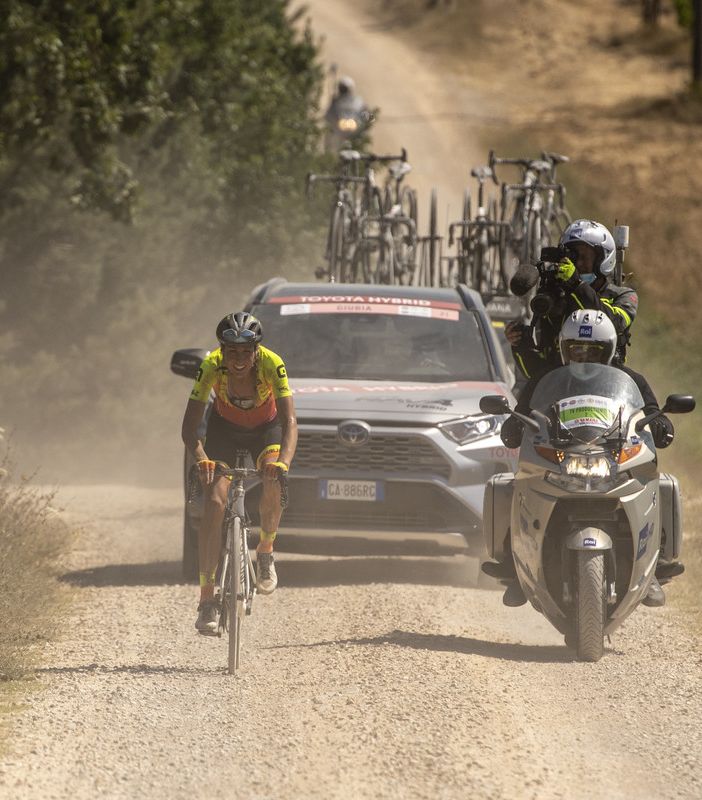 Ciclismo: Alla Strade Bianche Van Aert contro tutti, Van Vleuten per la storia