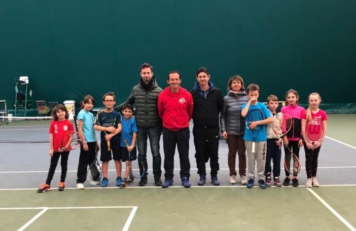 Da sn la squadra dell'Istituto Einaudi e a ds dell'istituto J.B.Cerlogne, con al centro gli Insegnanti Bryer Patrick, Varetti Paola ed i Maestri Nazionali Fabio Paonessa e Vincenzo Gerbino