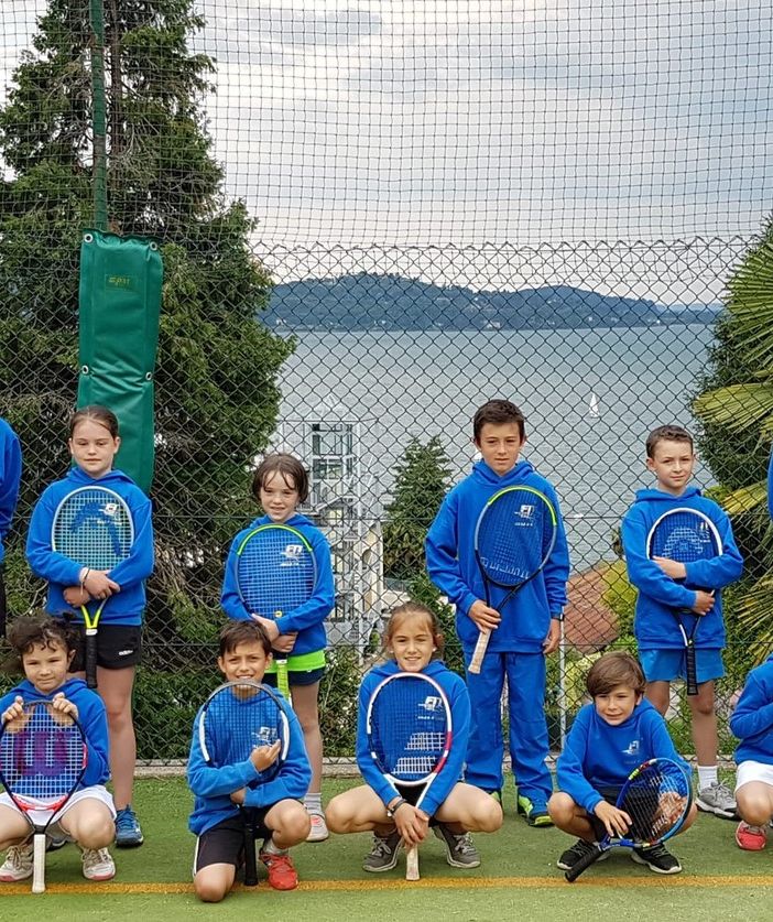 da sx in piedi Nathalie Viérin, Gaia Morsia, Angeline Bionaz, André Susanna, Oliviero Pretti, Fabio Paonessa. Da sx in basso Matilde Guichardaz, Marco Chiucchiurlotto, Claire Susanna, Mattia Melotti, René Macori.