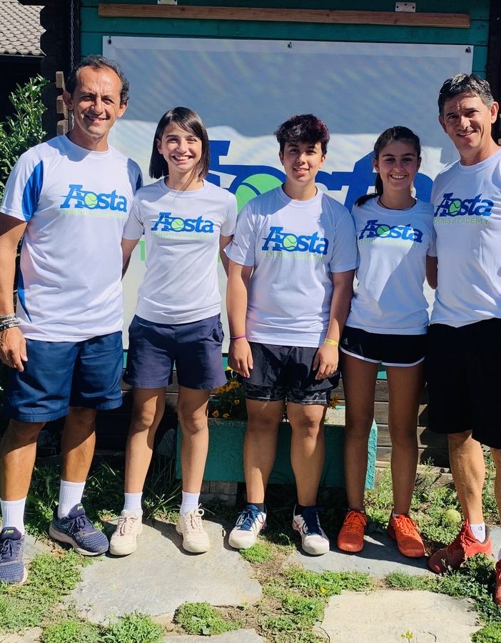 La squadra valdostana: da sx Fabio Paonessa, Gaia Paonessa, Isabel Fournier, Heloise Pramotton e Vincenzo Gerbino. Nell'articolo le squadre che hanno partecipato alla qualificazione