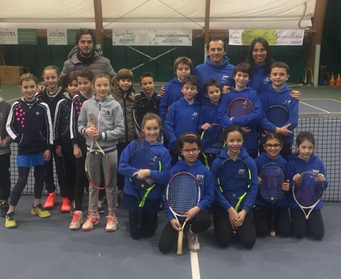 In blu da sn in piedi: Alessandro Moro, Luca Romagnoli, Simone Chiucchiurlotto, Noah Canonico, Luca Boccato. Da sn in ginocchio Aurora Zenato, Bianca Marinica, Lisamarie Rossi, Heloise Pramotton, Asia Deffeyes. Capitani i Maestri Nazionali Fabio Paonessa e Nathalie Viérin