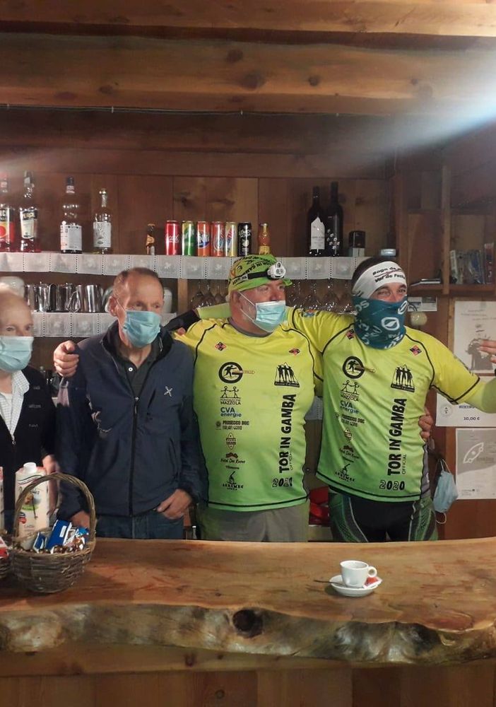 Gli atleti in partenza dal rifugio Chalet de l'Epée