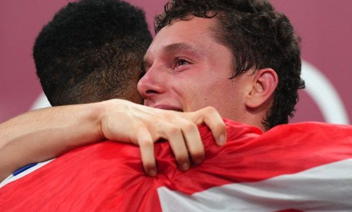 Filippo Tortu dopo la vittoria alle olimpiadi di Tokyo 2020 nella staffetta 4x100