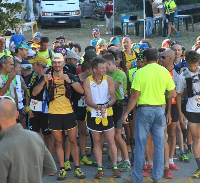 Atleti alla partenza del trail (cliccare sulla foto per avviare la minigallery