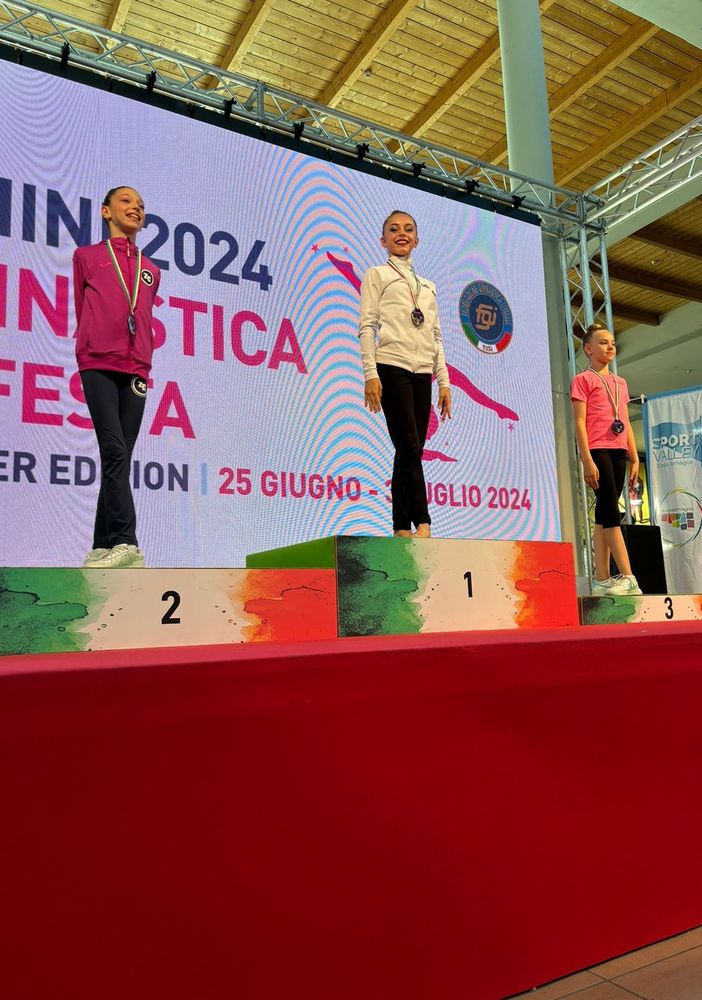 Per la Gym Aosta Ilenia Molinaro 1° al nastro e Arianna Desandré 3° alla palla e alle clavette alla Ginnastica in festa 2024