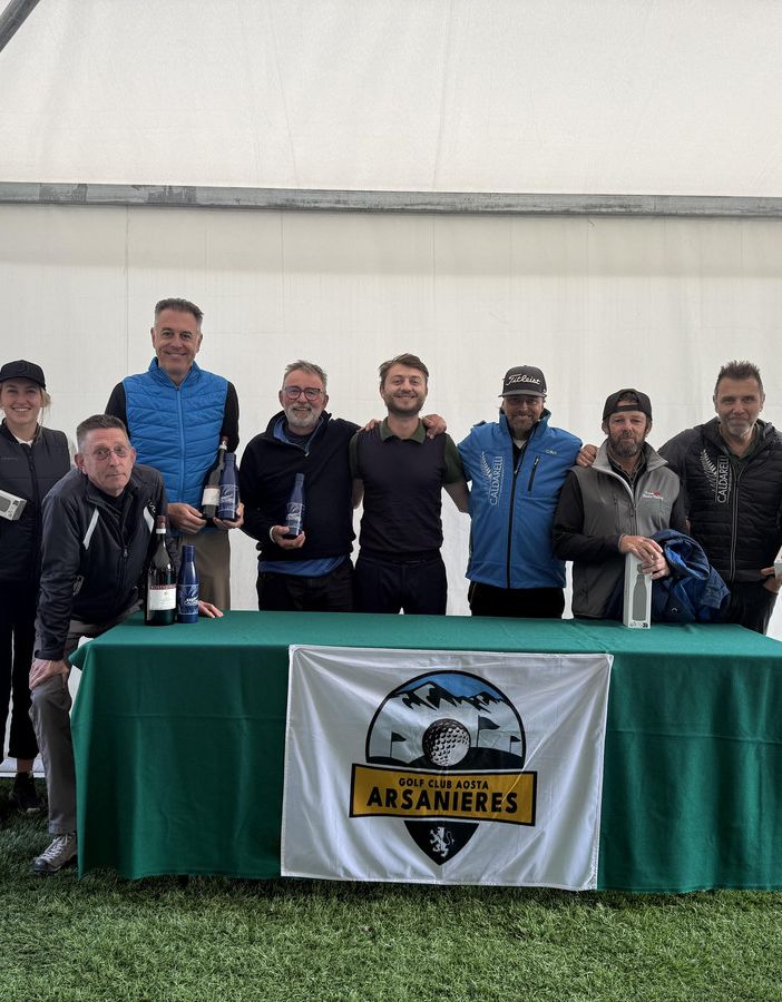 Nella foto da sinistra: René Savoye, Carlotta Mazzocco, Tomasz Zieba, Gabriele Bottoglia, Corrado Pomat, Andrea Succi, René Rosset, Ivo Letey, Valter Caldarelli, Filippo Maquignaz.
