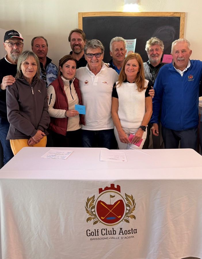 Da sinistra: Mauro Cornaz, Susy Cuneaz, Edi Avoyer, Francesca Rey, Fabio Perino, Riccardo Berthod (gestore e sponsor), Lauro Bionaz, Piera Paola Stevanon, Dario Borney, Dario Comé e Sergio Rey.