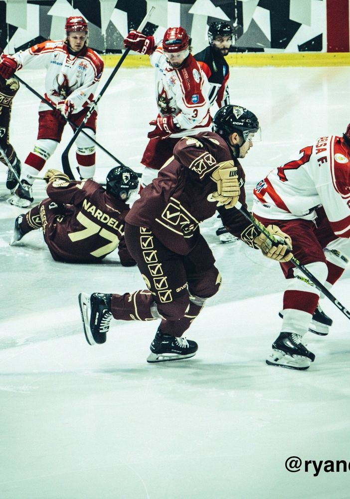 Hockey: 500 tifosi sugli spalti per la partita tra la squadra della Valle e le Civette di Alleghe