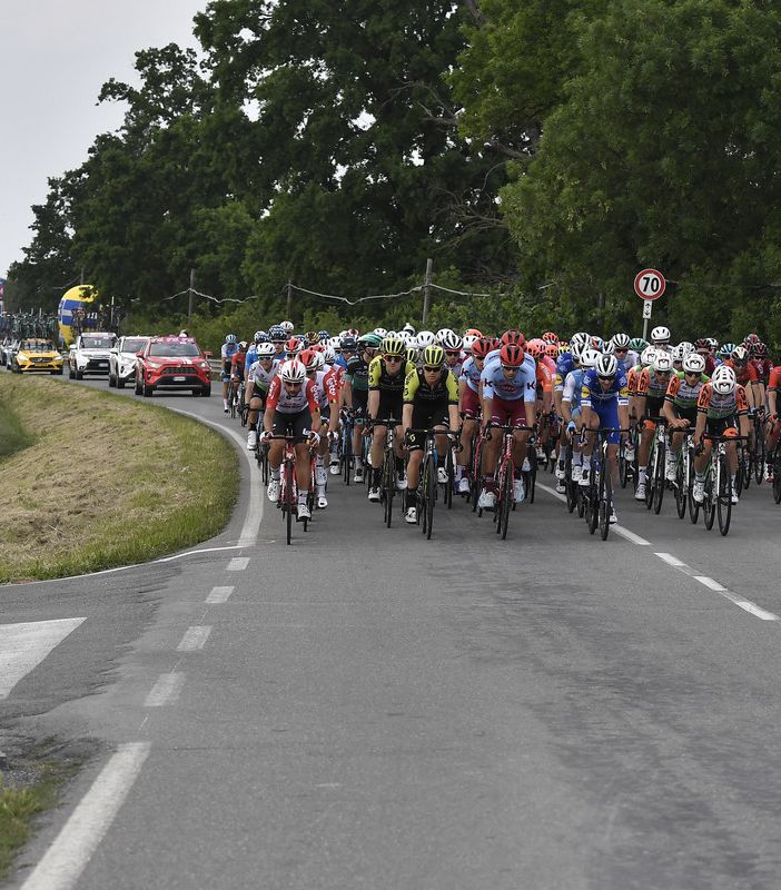 Con ride green il Giro d’Italia è sempre più sostenibile. I volontari del Liceo linguistico di Courmayeur i più motivati