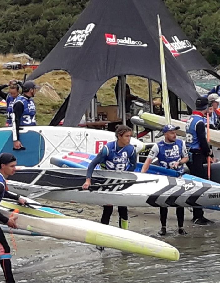 Gli atleti pronti a lanciarsi nel lago (cliccare l'immagine per avviare la minigallery)