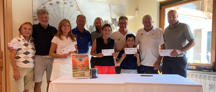 Nella foto da sinistra: Marinella Bellinvia, Dario Borney, Piera Paola Stevanon, Edi Avoyer (vice presidente del circolo e premiato), Simone Meggiolaro, Francesca Rey, Riccardo Berthod (gestore della Brasserie du golf), Federico Fiabane, Dario Come’ (presidente del circolo), Simone Fiabane