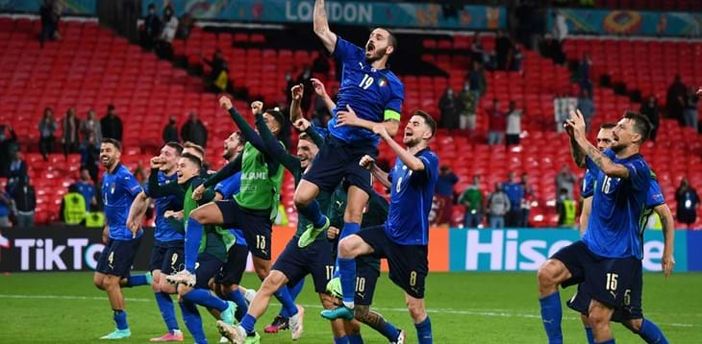 Chiesa e Pessina colorano Wembley d’azzurro! L’Italia batte l’Austria ai supplementari e vola ai Quarti di finale Chiesa e Pessina colorano Wembley d’azzurro! L’Italia batte l’Austria ai supplementari e vola ai Quarti di finale