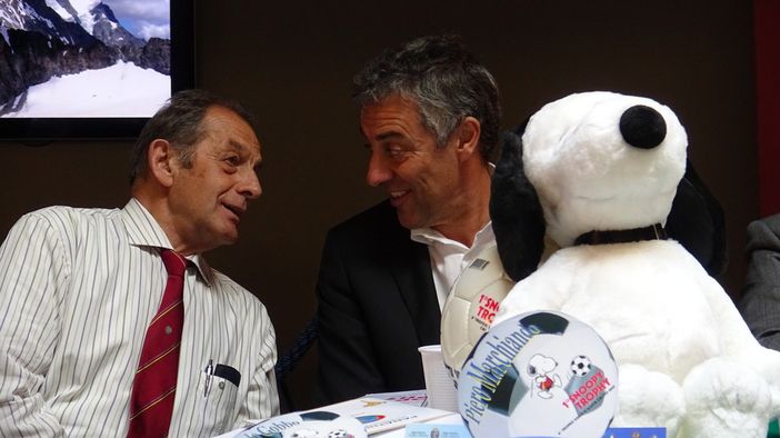 Da dx Pietro Marchiando con Carlo Gobbo, giornalista sportivo e presidente Ana Aosta