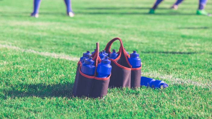 Calcio: Addio kit borracce, saranno singole e tenute distanti dal gruppo