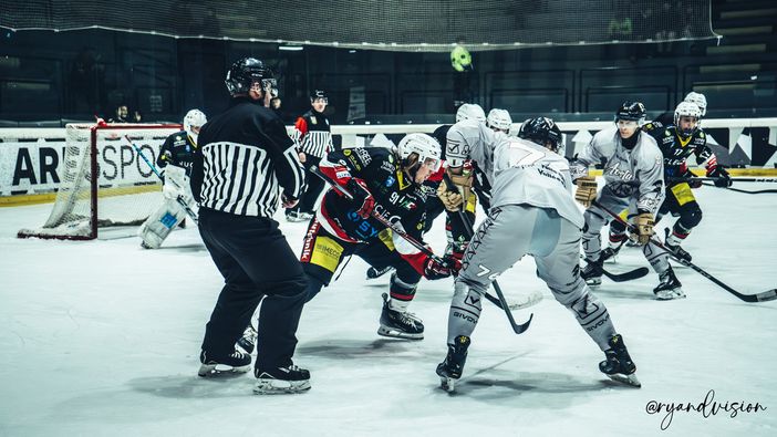 L'Hockey Club Aosta vince 7 - 2 contro il Feltre L'Hockey Club Aosta vince 7 - 2 contro il Feltre