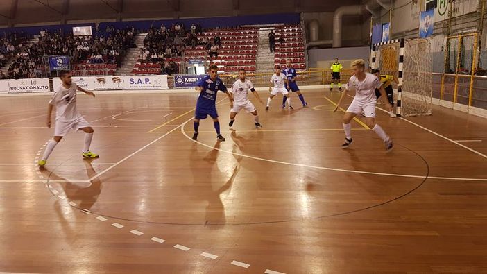 Calcio a 5: A2; Aosta suicida al Montfleuri, il Chiuppano suona il de Profundis Calcio a 5: A2; Aosta suicida al Montfleuri, il Chiuppano suona il de Profundis