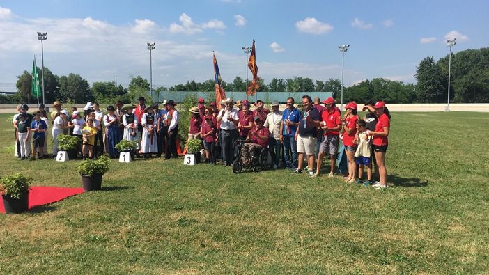 PREMIAZIONE ATTACCHI - COPPA DELLE REGIONI In divisa rossa a dx la squadra dei valdostani PREMIAZIONE ATTACCHI - COPPA DELLE REGIONI In divisa rossa a dx la squadra dei valdostani