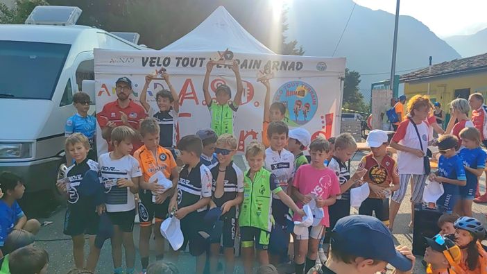 Ciclismo: Gs Lupi Valle d’Aosta domina il Grand Prix di Arnad: sesta vittoria consecutiva! Ciclismo: Gs Lupi Valle d’Aosta domina il Grand Prix di Arnad: sesta vittoria consecutiva!