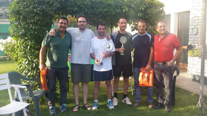 La premiazione della terza tappa con da sinistra: Gianluca D’'Introno (3° classificato), Andrea Valenti, Albert Novel (1°), Riccardo Vuillermin (2°), Adolfo Pacchiodi (3°) e Fausto Fedele (eliminato nei quarti da Novel) La premiazione della terza tappa con da sinistra: Gianluca D’'Introno (3° classificato), Andrea Valenti, Albert Novel (1°), Riccardo Vuillermin (2°), Adolfo Pacchiodi (3°) e Fausto Fedele (eliminato nei quarti da Novel)