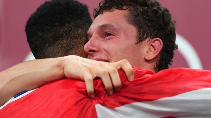 Filippo Tortu dopo la vittoria alle olimpiadi di Tokyo 2020 nella staffetta 4x100