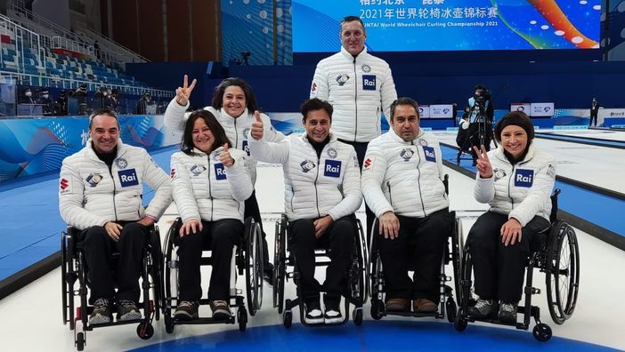 Da sn. in carrozzina: Paolo Ioriatti, Angela Menardi, Matteo Ronzani, Egidio Marchese, Orietta Berto; in piedi la fisio terapista Barbara Giacchè e il Coach Roberto Maino Da sn. in carrozzina: Paolo Ioriatti, Angela Menardi, Matteo Ronzani, Egidio Marchese, Orietta Berto; in piedi la fisio terapista Barbara Giacchè e il Coach Roberto Maino