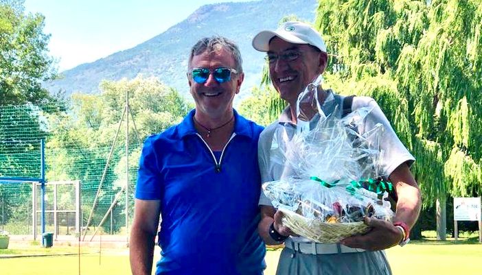 Foto ricordo di Giorgio Biancardi con il Presidente Ennio Subet durante una premiazione