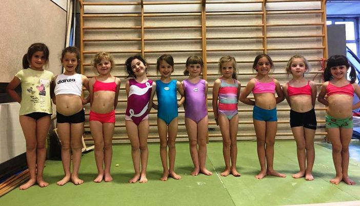 Matilde Piccinno, Anna Nieroz, Amélie Vergeron, Gloria Monticello, Noélie Benato, Jasmine Serradura, Margot Vallet, Viola Lombardi, Clio Di Donato e Alice Fuggetta. Matilde Piccinno, Anna Nieroz, Amélie Vergeron, Gloria Monticello, Noélie Benato, Jasmine Serradura, Margot Vallet, Viola Lombardi, Clio Di Donato e Alice Fuggetta.