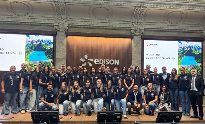 LA COGNE AOSTA VOLLEY IN VISITA A MILANO: EDISON ACCOGLIE LA SQUADRA NEI LUOGHI SIMBOLO DELLA SUA STORIA LA COGNE AOSTA VOLLEY IN VISITA A MILANO: EDISON ACCOGLIE LA SQUADRA NEI LUOGHI SIMBOLO DELLA SUA STORIA
