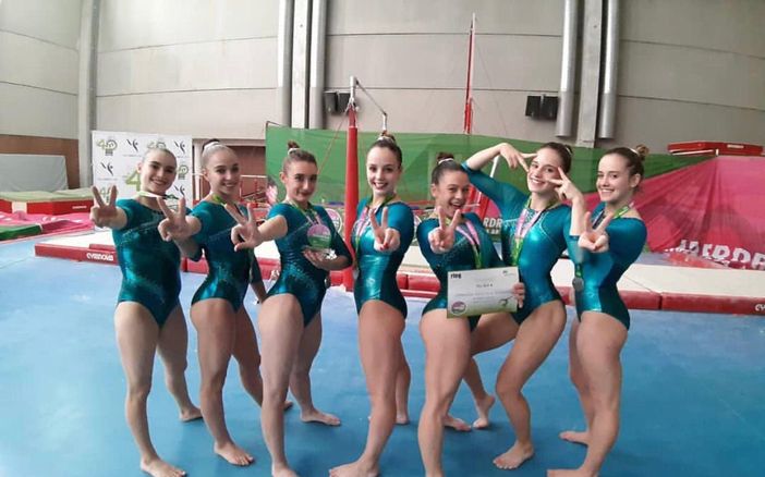 Alexia Angelini la prima a destra con le compagne di squadra