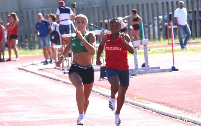 Nicole Dellio (maglietta verde)