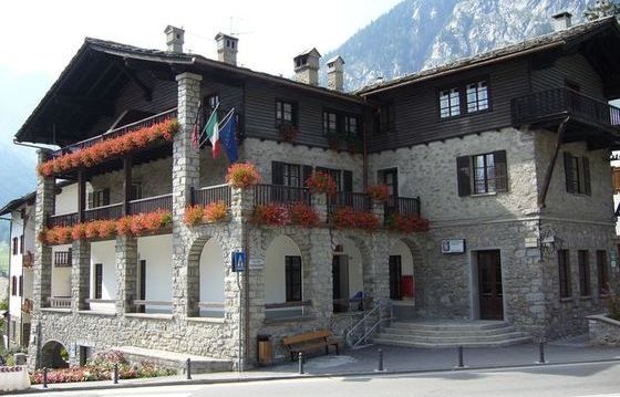 Il Liceo Linguistico di Courmayeur diventa Ski College Il Liceo Linguistico di Courmayeur diventa Ski College