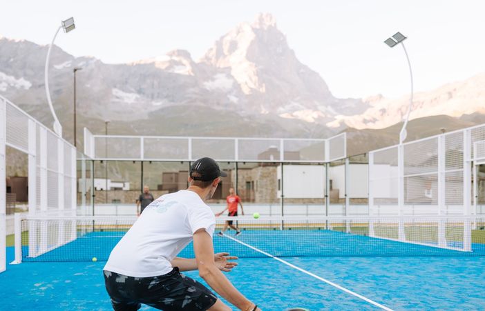 Un’experience a misura di padel, con la clinic del maestro Enrico Corbinelli e vista sul Cervino Un’experience a misura di padel, con la clinic del maestro Enrico Corbinelli e vista sul Cervino