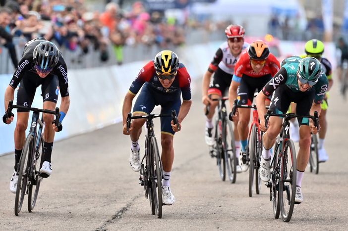 GIRO D'ITALIA: HINDLEY SORPRENDE TUTTI SUL BLOCKHAUS. LOPEZ SUPERA L'ESAME IN ROSA