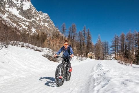 Ciclismo: Corso di E-Bike ai piedi del Monte Bianco